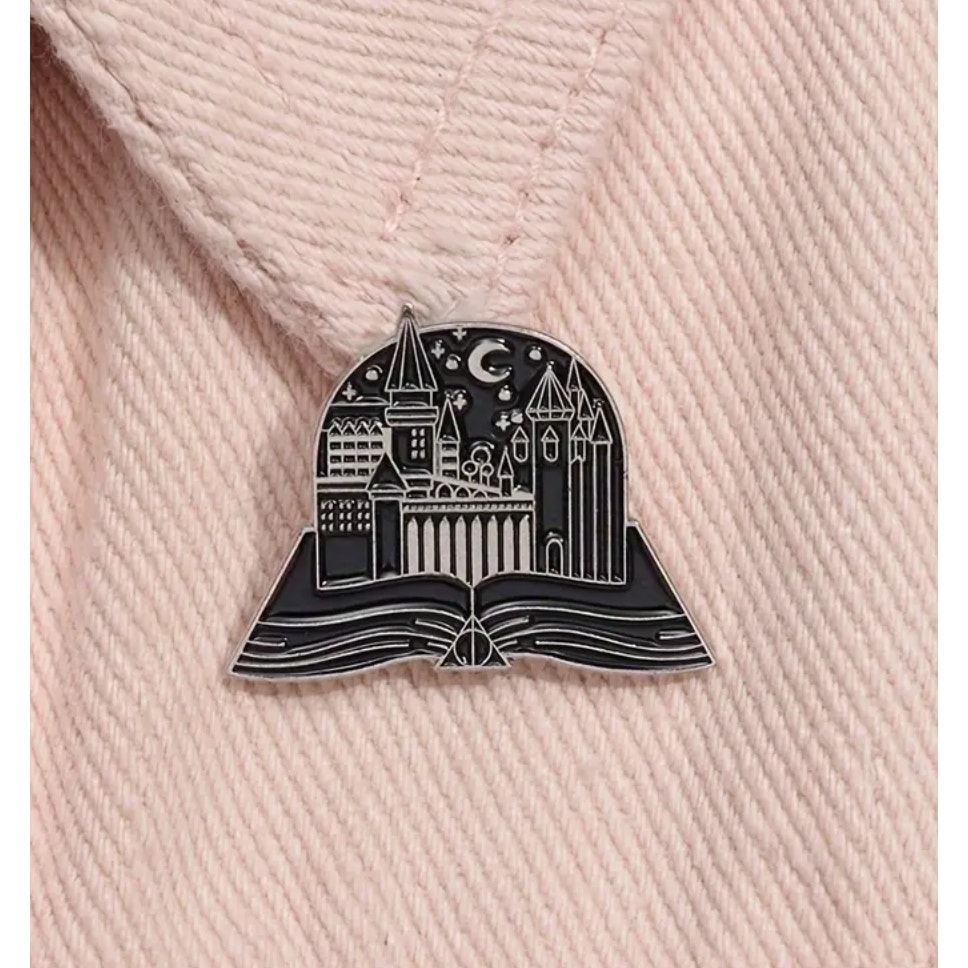 Harry Potter Hogwarts On A Book Enamel Pins 410-1
